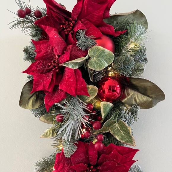 Festive Swag With Lights - Picture 2 of 4